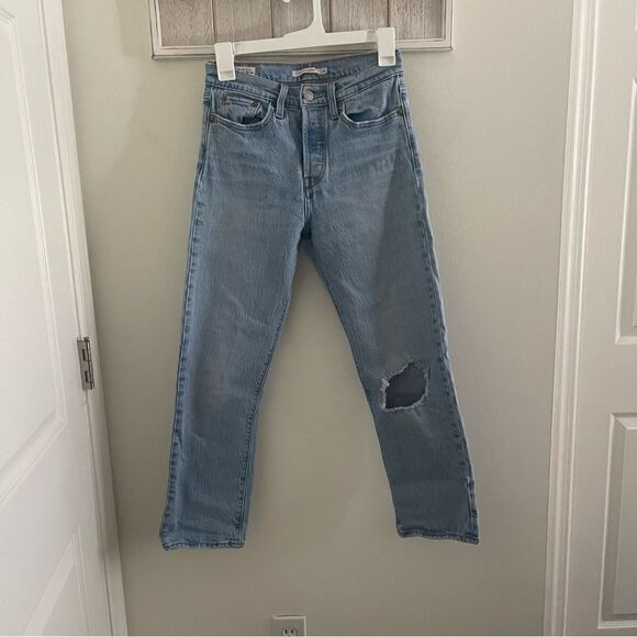 Levi’s Wedgie Straight - Light Wash - Picture 3 of 12